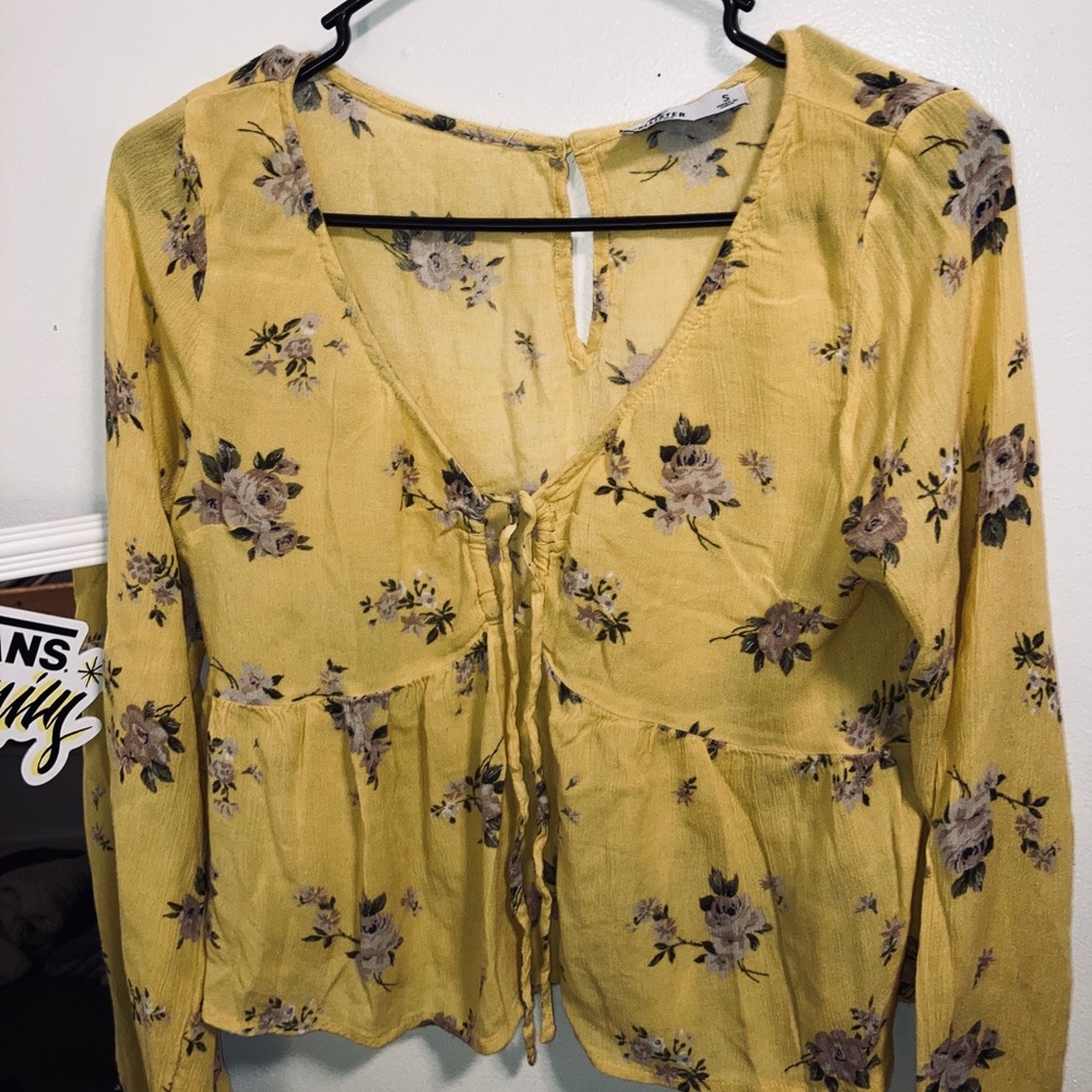 Yellow cropped holister shirt